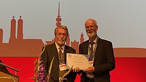 Laudator Prof. Christoph Bendick und Preisträger Prof. Wilfried Schmeller (re.)