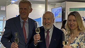 Prof. Michael Hertl, Prof. David R. Bickers und Prof. Julia Welzel (v.l.n.r.)